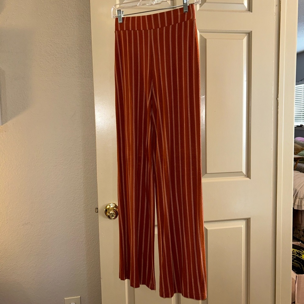 Straight-leg yoga pants
